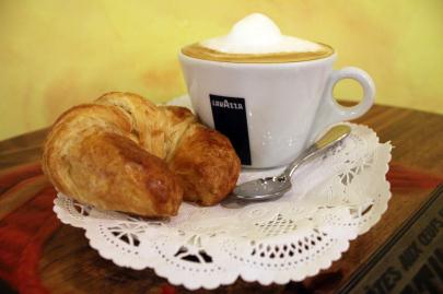 Butter Croissaint & Lavazza Latte